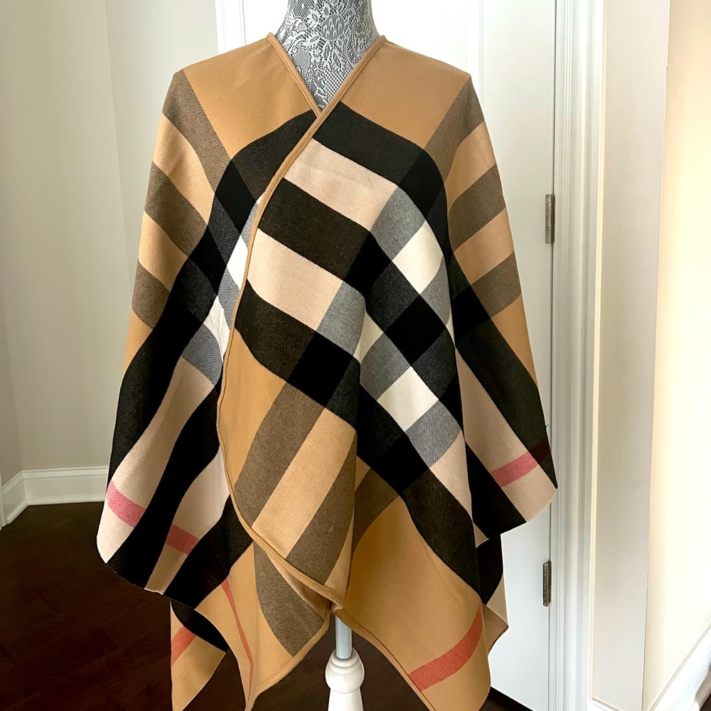 Burberry reversible cape, ONE SIZE